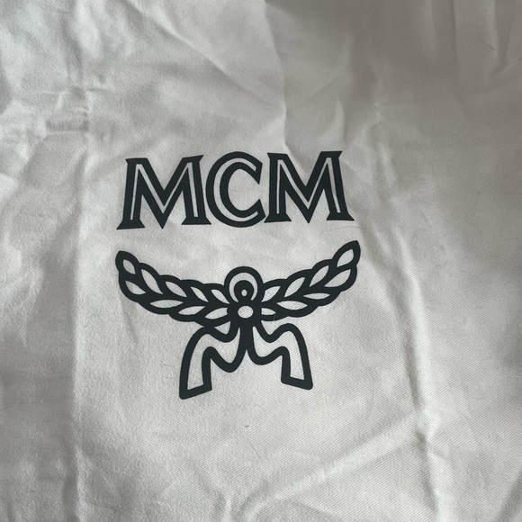 NWT MCM Mens Klassic Leather Small Messenger Bag - Picture 7 of 9